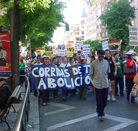 Tamaño 33.302  bytes Imagen de la manifestación antitaurina del 25 de mayo de 2002